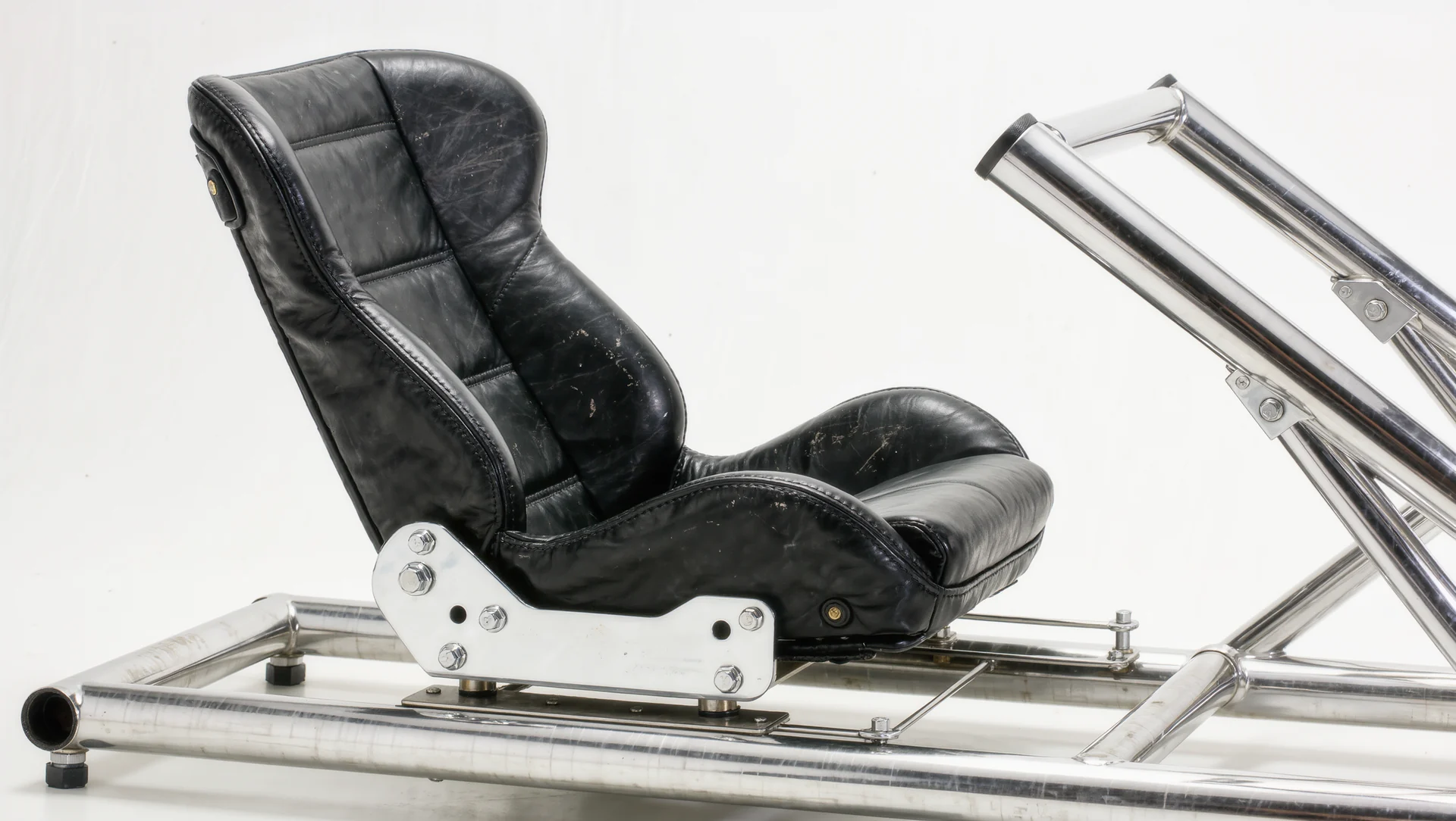 Der gebrauchte Autositz schlägt die Markenschale