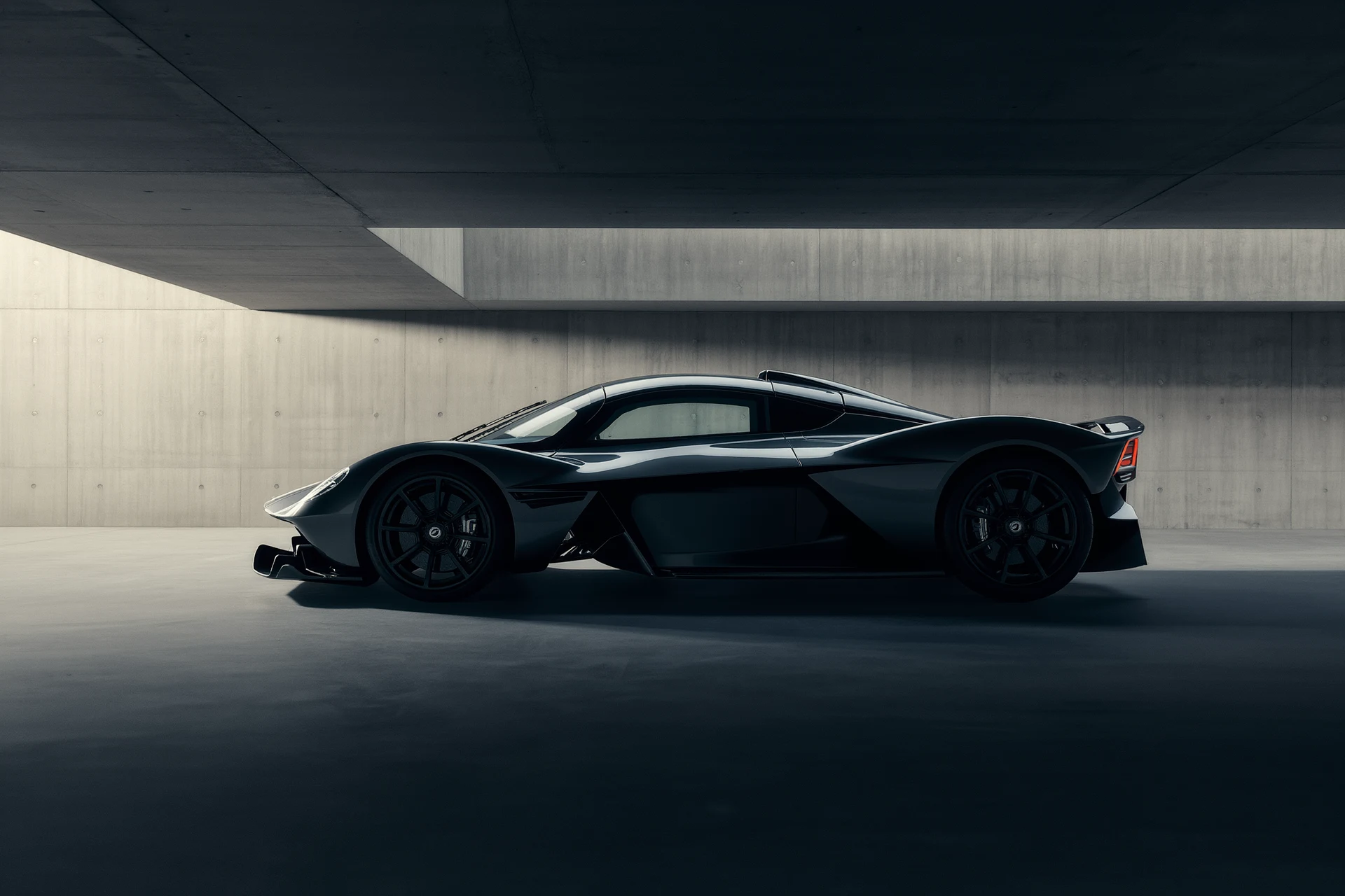 Featured image for Unleash Your Thrill: Supercar Experience showing sim racing content