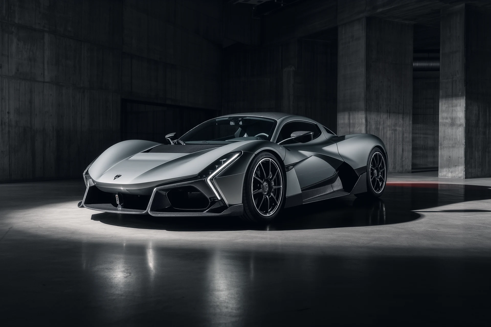 Featured image for Unveiling the World’s Most Luxurious Supercars showing sim racing content